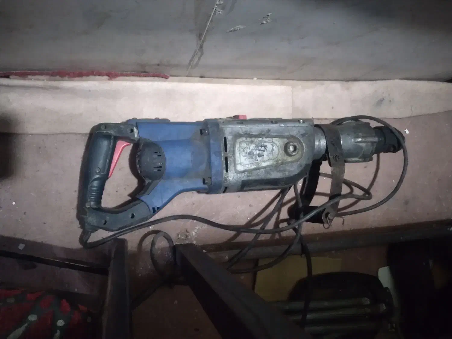 هیلتی ۱۷ کیلویی|ابزارآلات|پرند, فاز ۶|دیوار