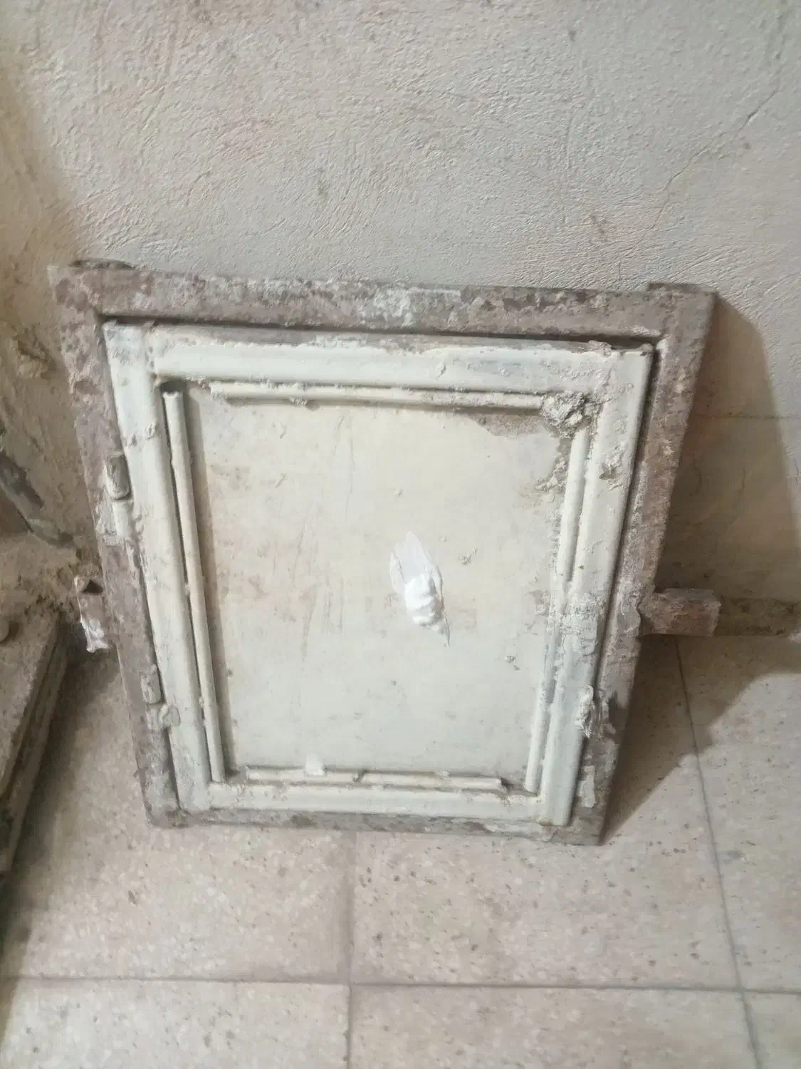 کفتر|لوازم جانبی حیوانات|بم, |دیوار