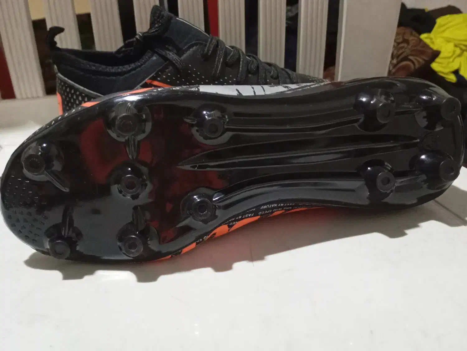 کفش فوتبال چمنی|کیف، کفش، کمربند|شیراز, کوزه گری|دیوار