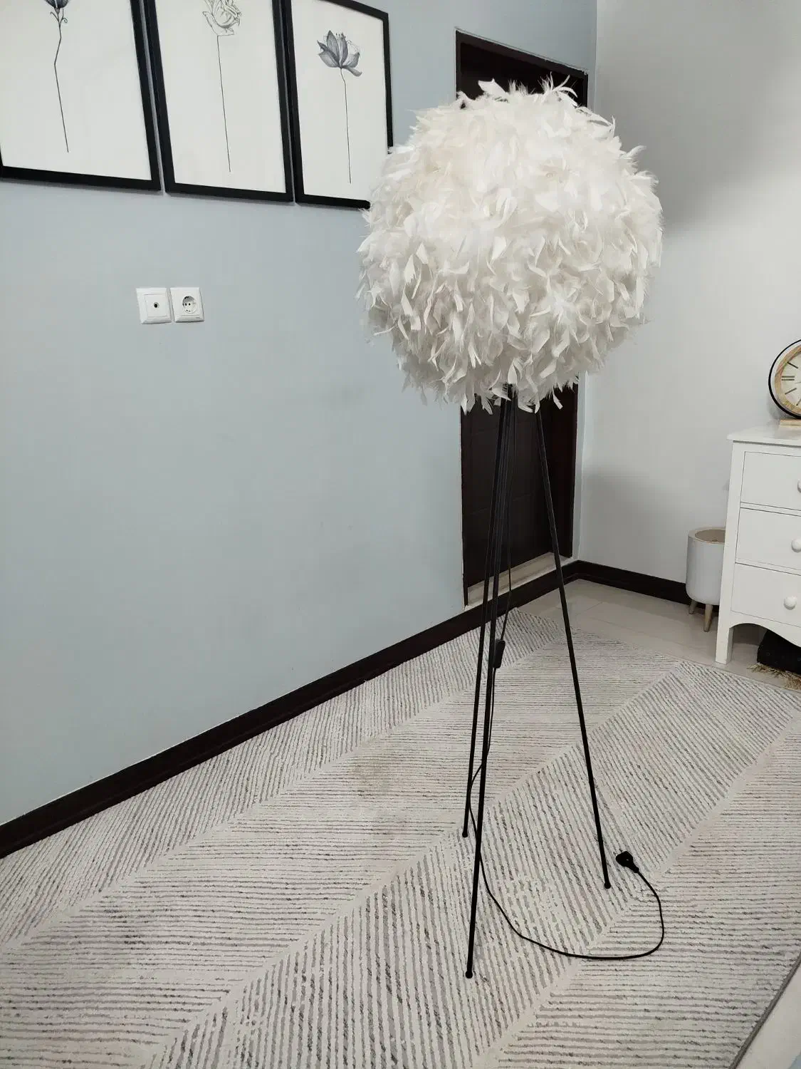 ست لوستر و آباژور زمینی مدرن پر سفید|لوستر و چراغ آویز|قم, انسجام|دیوار