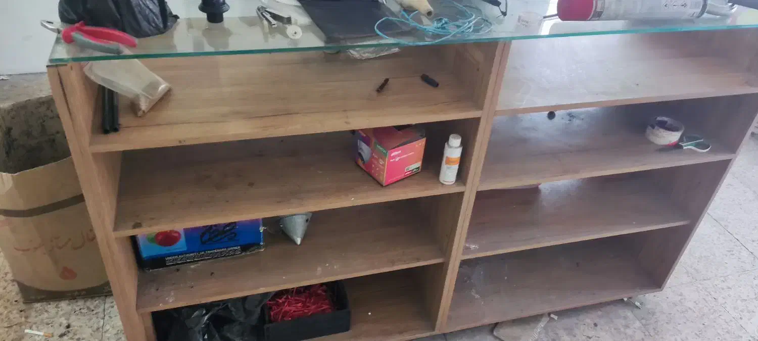 میز کار و ویترین چوب درجه یک|فروشگاه و مغازه|یزد, |دیوار