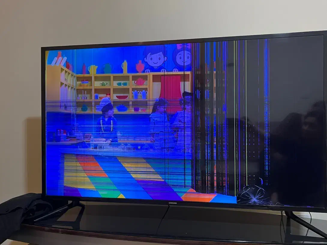 تلوزیون سامسونگ|تلویزیون و پروژکتور|اندیشه, اندیشه فاز ۱|دیوار