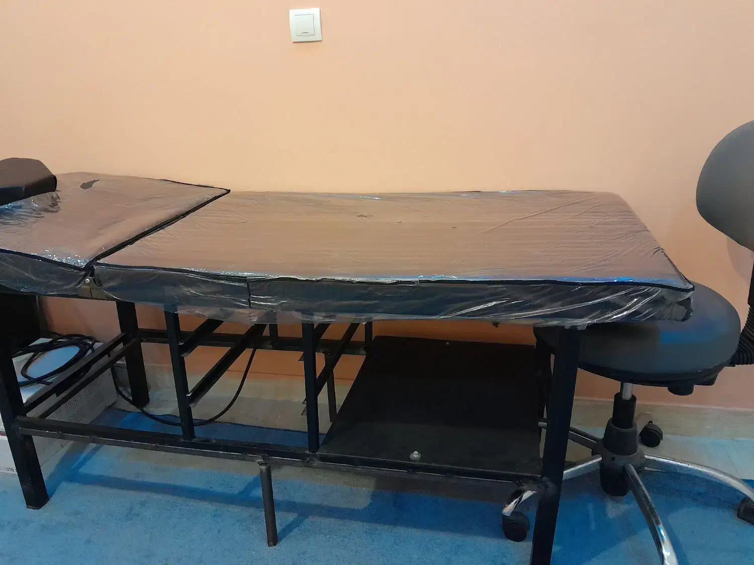 تخت|آرایشگاه و سالنهای زیبایی|بندر ماهشهر, |دیوار