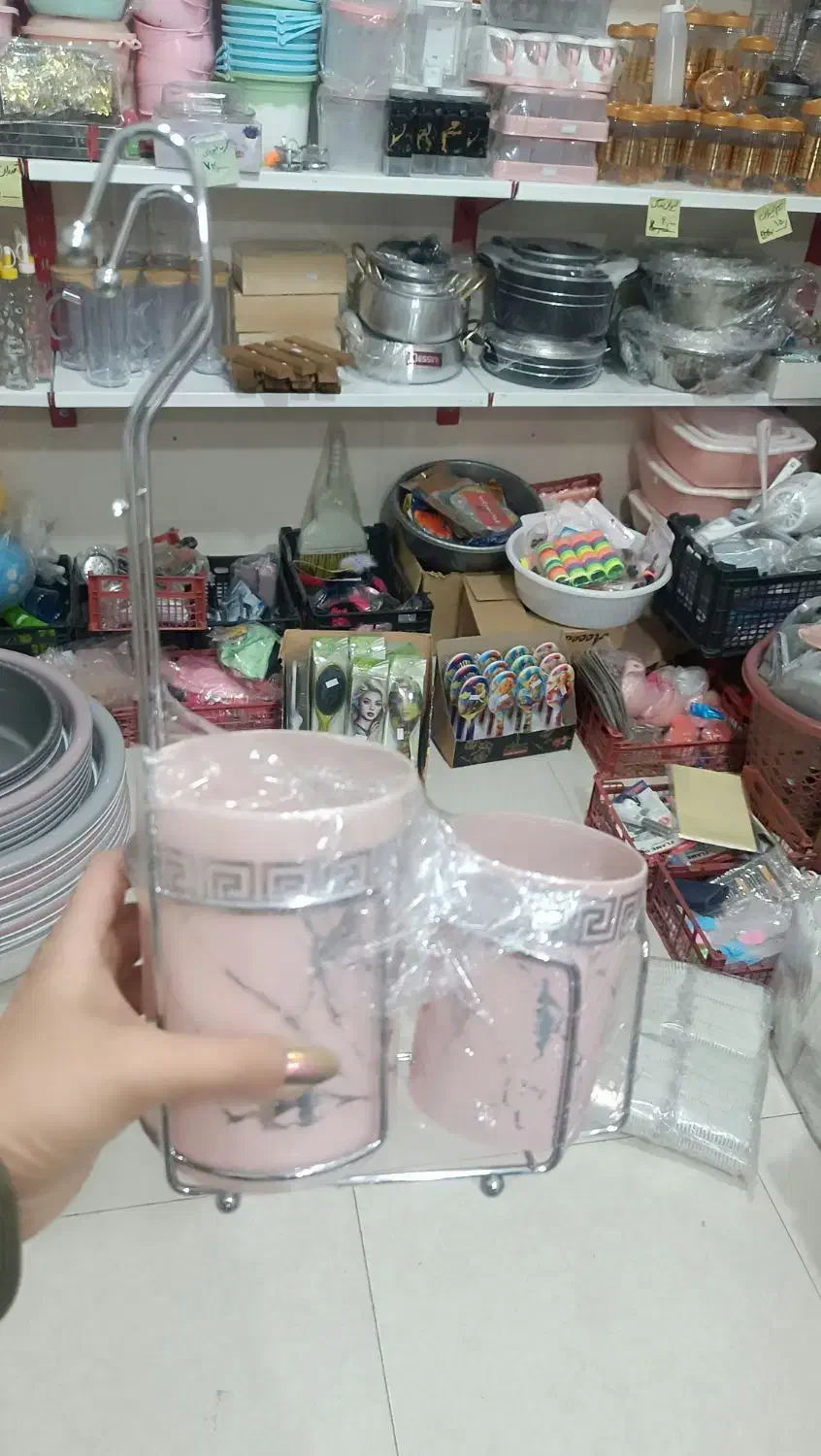 لوازم خانگی مفتک|ظروف نگهدارنده، پلاستیکی، یک‌بارمصرف|ایوان, |دیوار