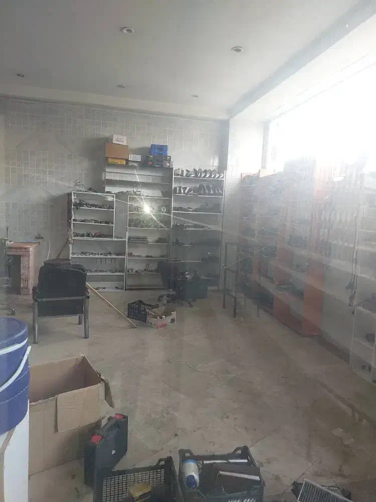 مغازه ۳۵ متری بسیار تمیز بر بلوارامام رضا (ناصری)|اجارهٔ مغازه و غرفه|نور, |دیوار