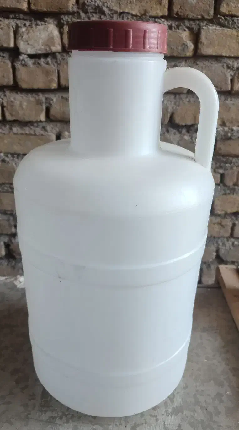 دبه و بیست لیتری|ظروف نگهدارنده، پلاستیکی، یک‌بارمصرف|سبزوار, طبرسی (جعفرآباد)|دیوار