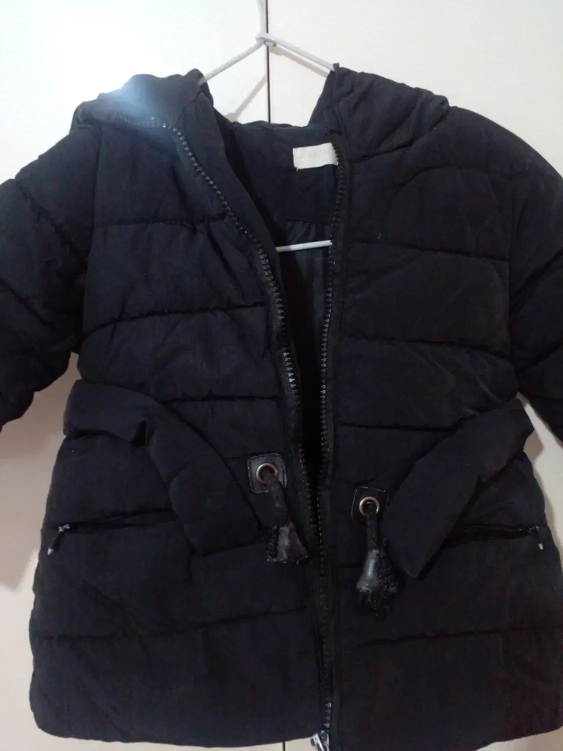 کاپشن|کفش و لباس بچه|بومهن, |دیوار