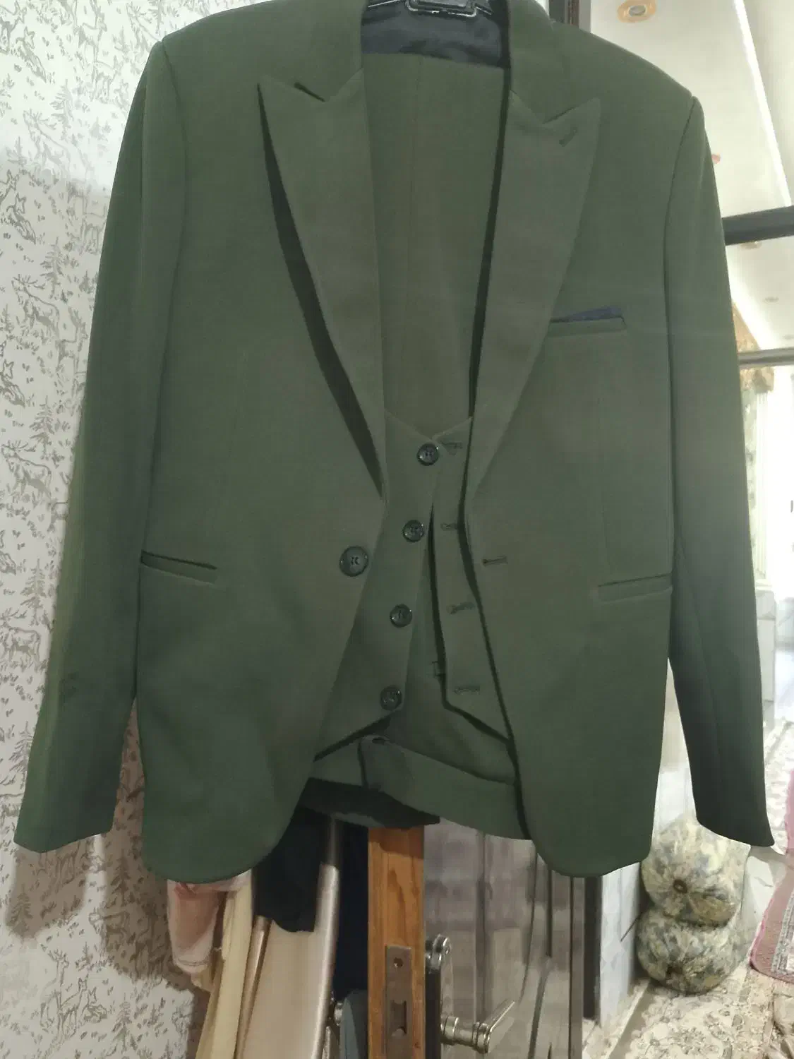 کت شلوار|لباس|زابل, |دیوار