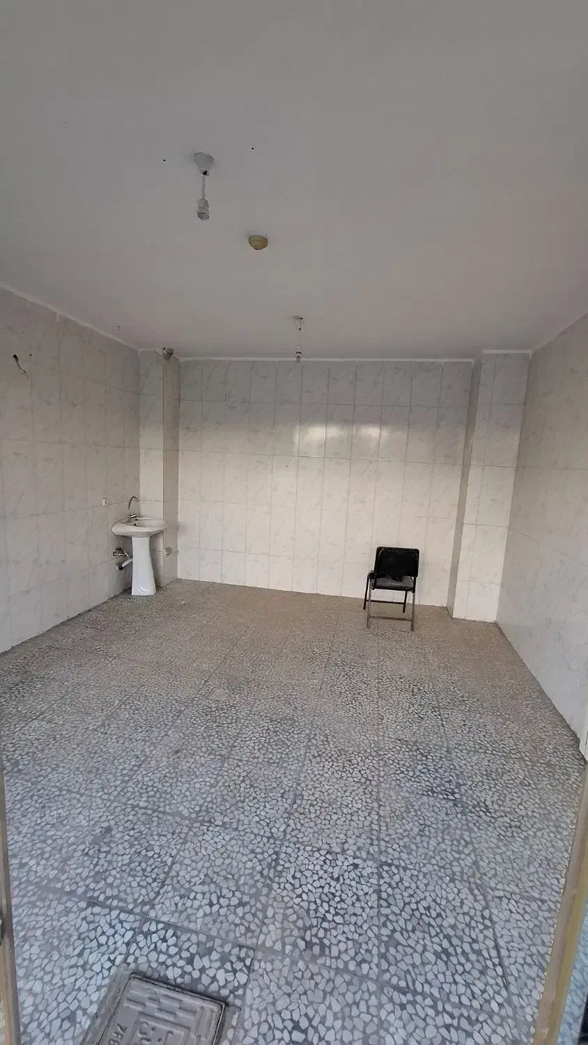 مغازه 22متری/بر مدنی غربی/باانشعابات آب،برق،گاز|اجارهٔ مغازه و غرفه|خمینی‌شهر, |دیوار