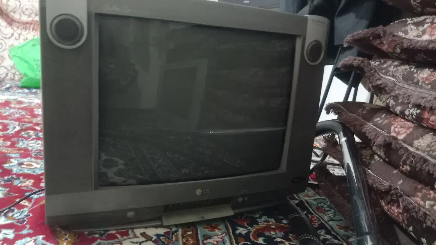 دو عدد تلویزیون|تلویزیون و پروژکتور|خاوه, |دیوار