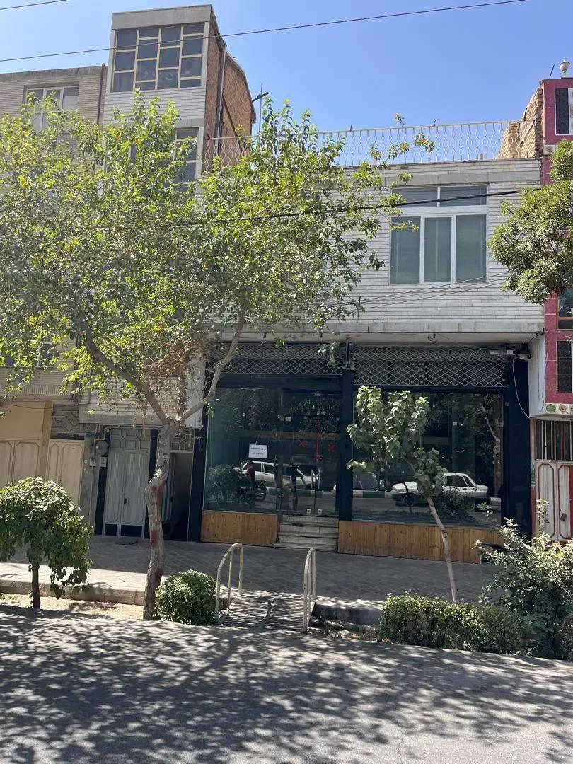 مغازه ۱۰۰ متری برخیابان اصلی مناسب بانک و داروخانه|اجارهٔ مغازه و غرفه|خمینی‌شهر, |دیوار