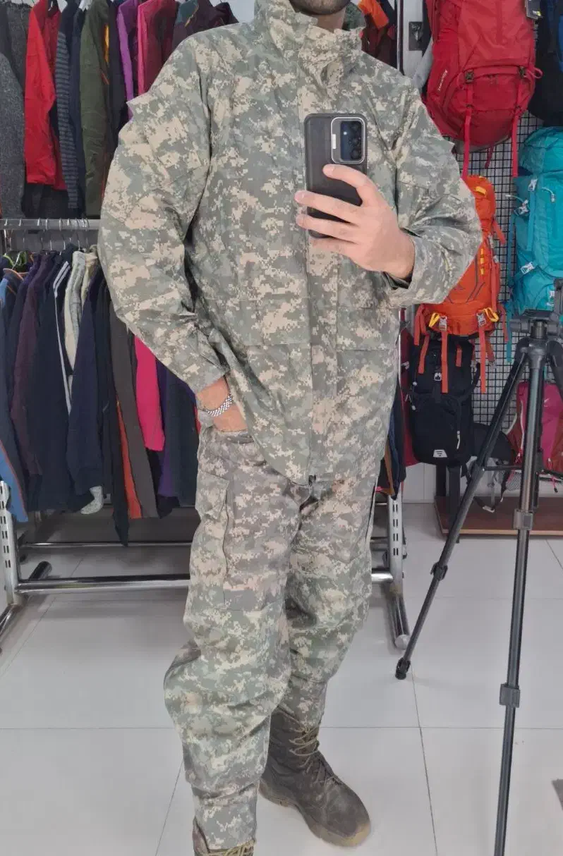 Gore Tex اصلی|کوهنوردی و کمپینگ|تهران, فلسطین (میدان انقلاب)|دیوار