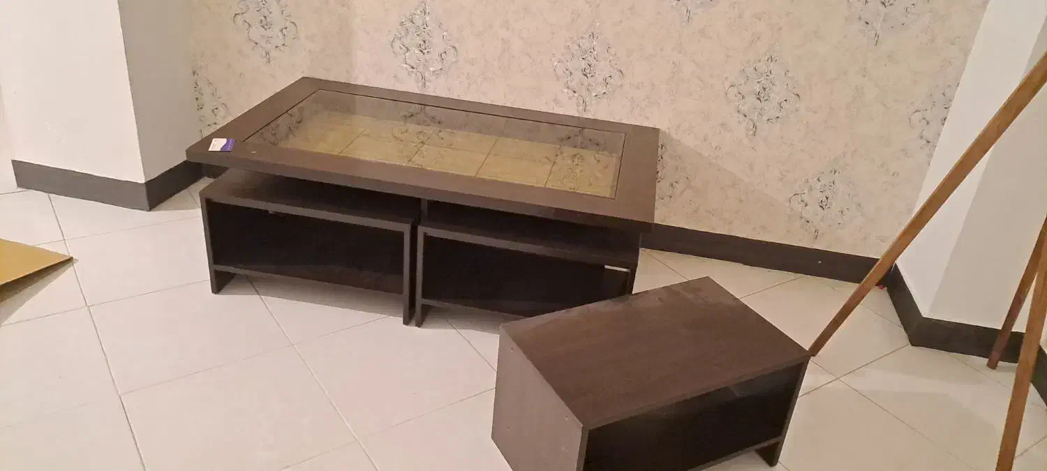 میز|مبلمان خانگی و میز عسلی|پایین هولار, |دیوار