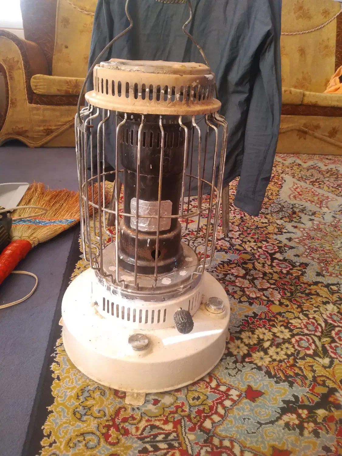 چراغ نفتی در حال کار|بخاری، هیتر، شومینه|کرمان, |دیوار