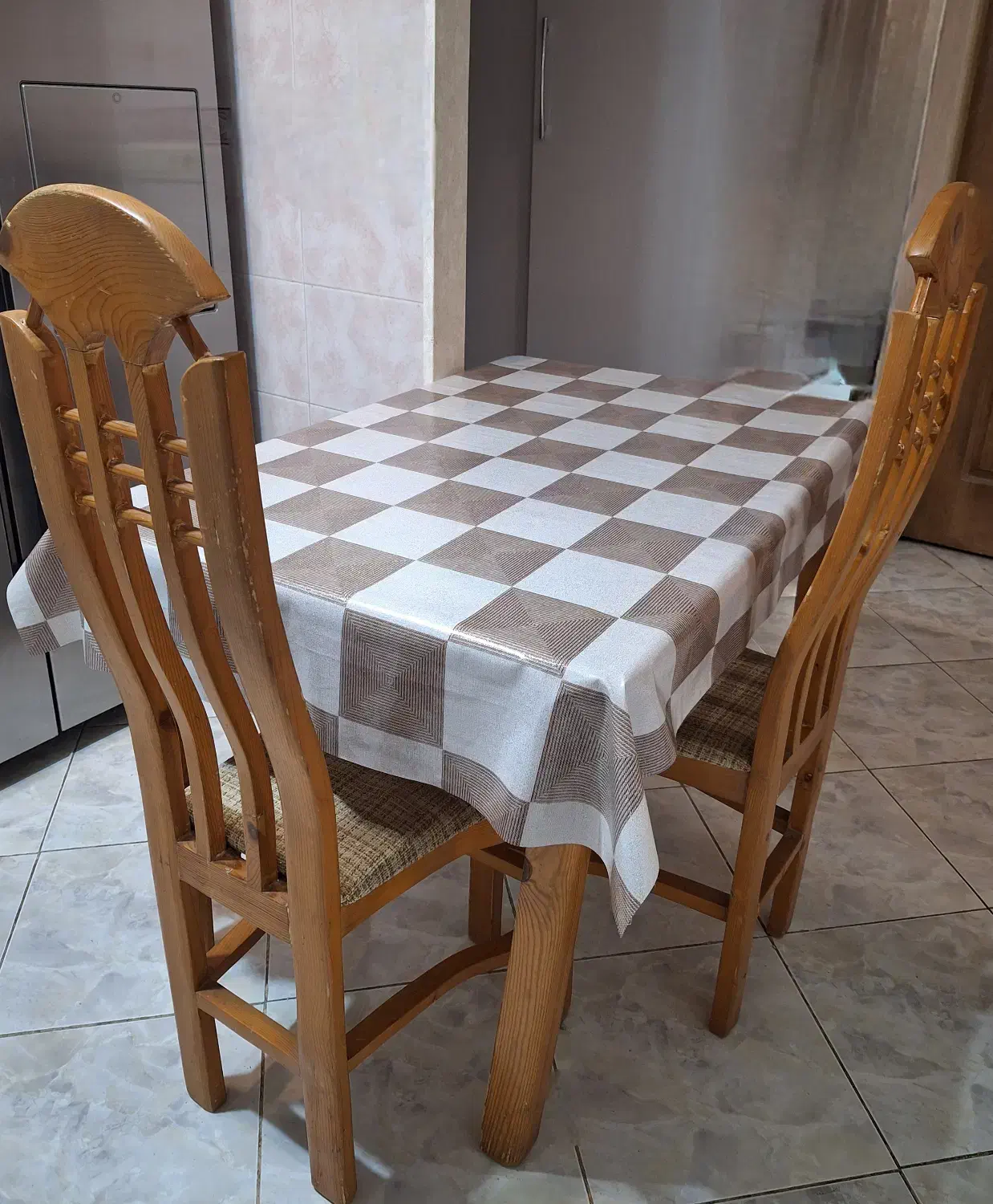 میز و صندلی چهارنفره|میز و صندلی غذاخوری|رشت, بلوار گیلان|دیوار