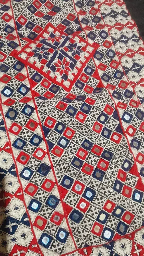 زی گفتان هزار اینه ای|لباس|هیرمند, |دیوار