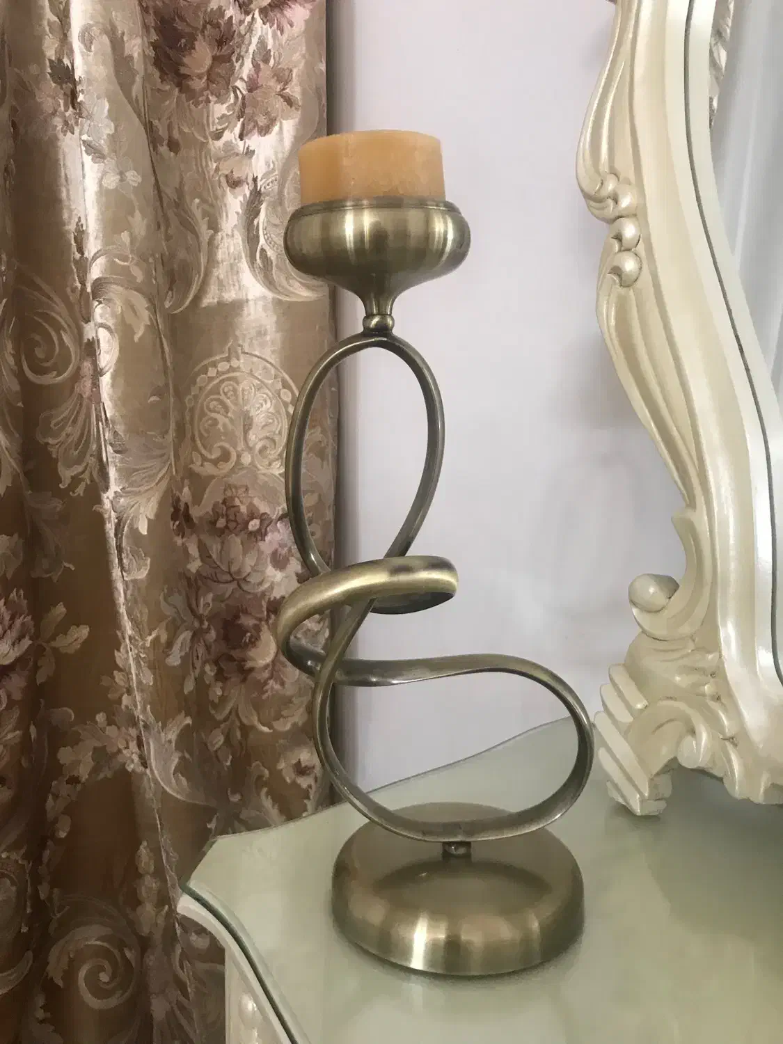 شمعدان پایه دار رو میزی برنجی جاشمعی طلایی|صنایع دستی و سایر لوازم تزئینی|تهران, اکباتان|دیوار
