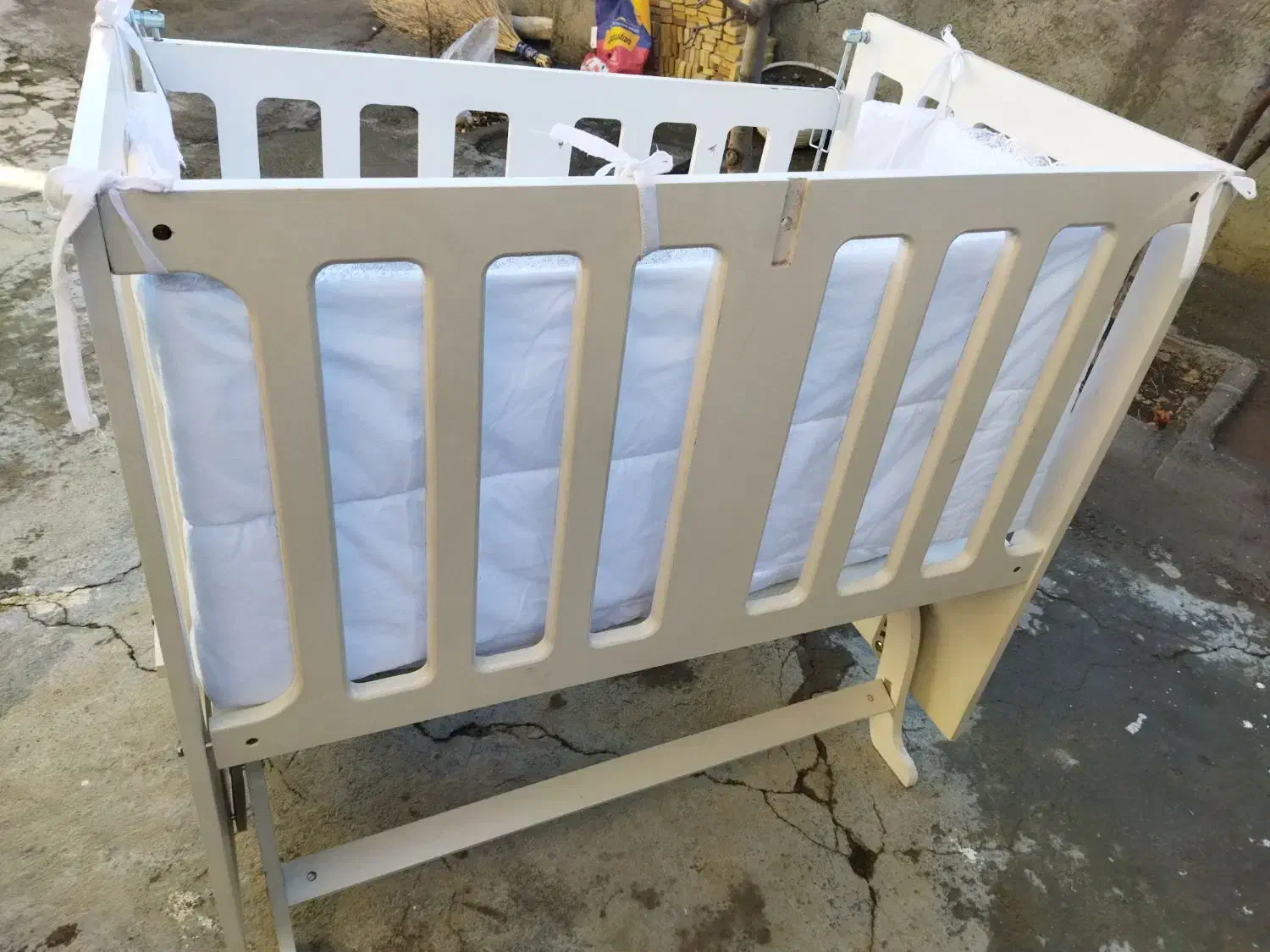 تخت کودک|تخت و صندلی بچه|زیویه, |دیوار