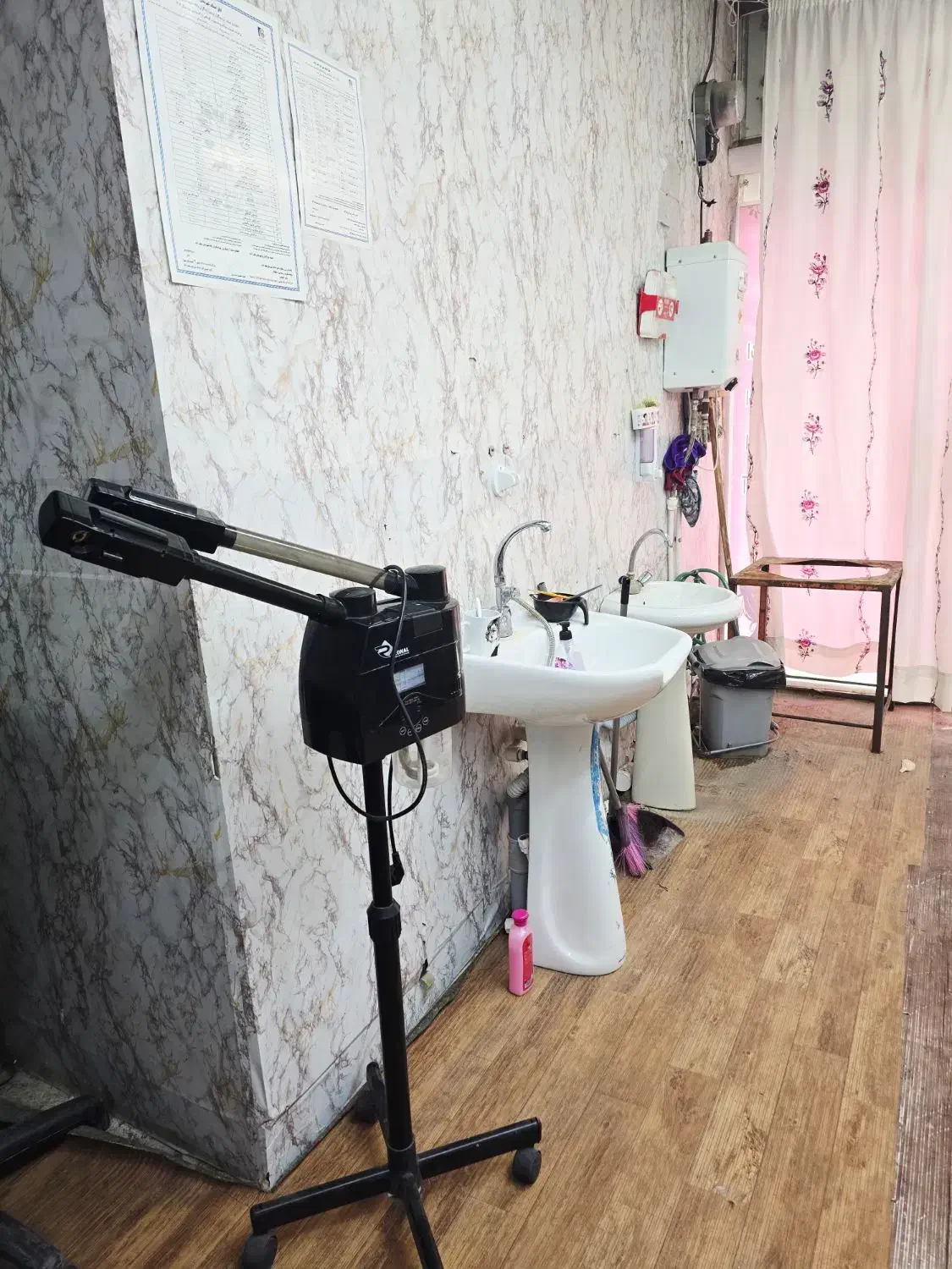 فروش یکجاوفوری کلیه ی وسایل آرایشگاه|آرایشگاه و سالنهای زیبایی|نجفآباد, یزدانشهر|دیوار