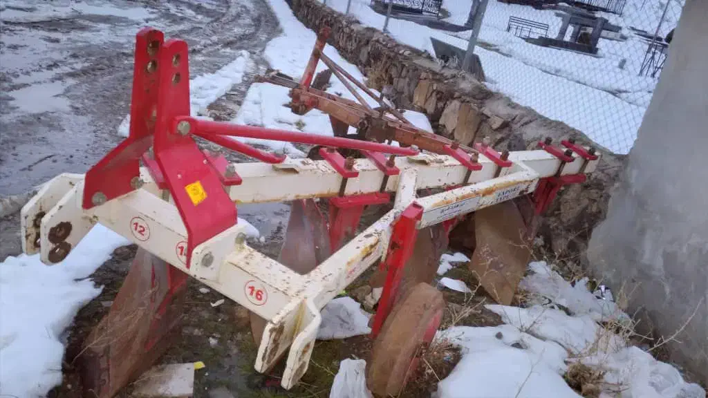 گاو آهن ۴ خیش|خودرو سنگین|ماکو, |دیوار