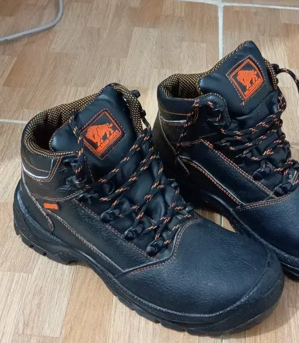 پوتین|کیف، کفش، کمربند|سقز, |دیوار