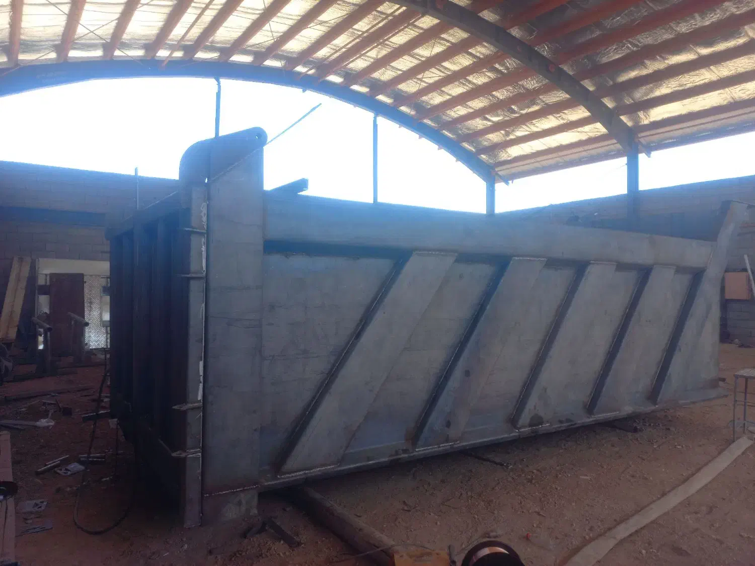 اتاق کمپرسی تک و جفت  و نیسان|ماشین‌آلات صنعتی|سنقر, |دیوار