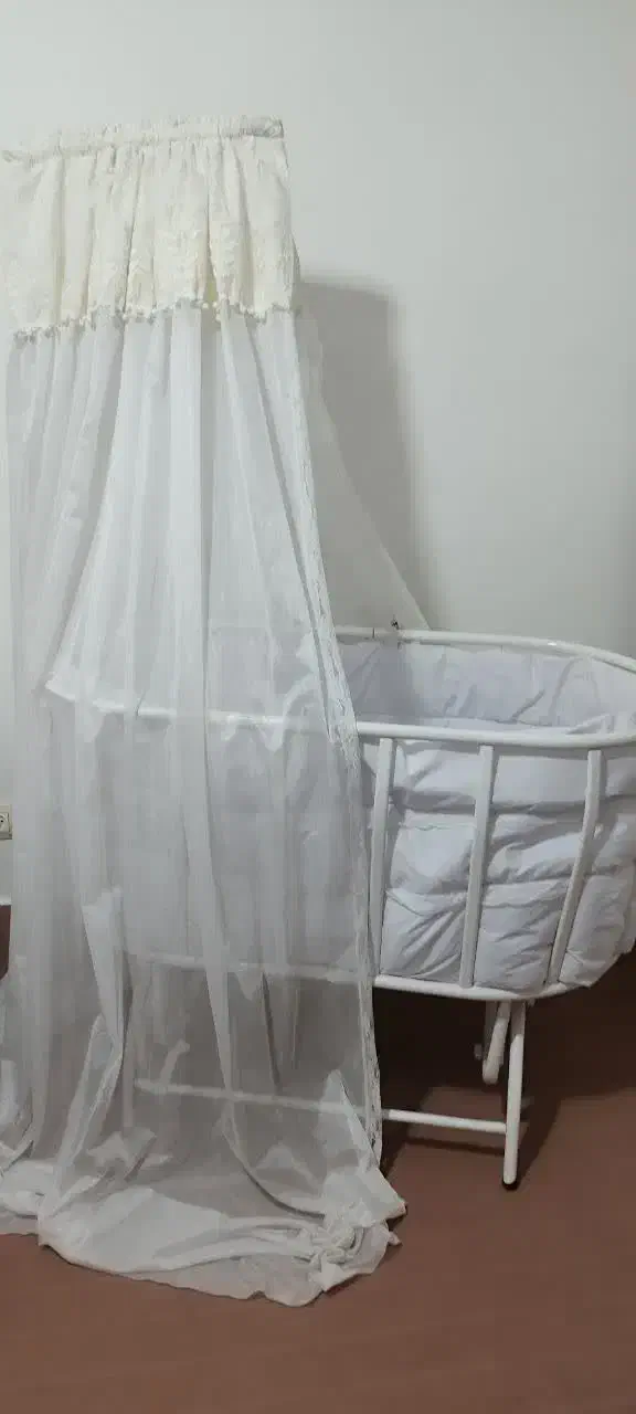 گهواره کنار مادر نو|تخت و صندلی بچه|خرمآباد, |دیوار