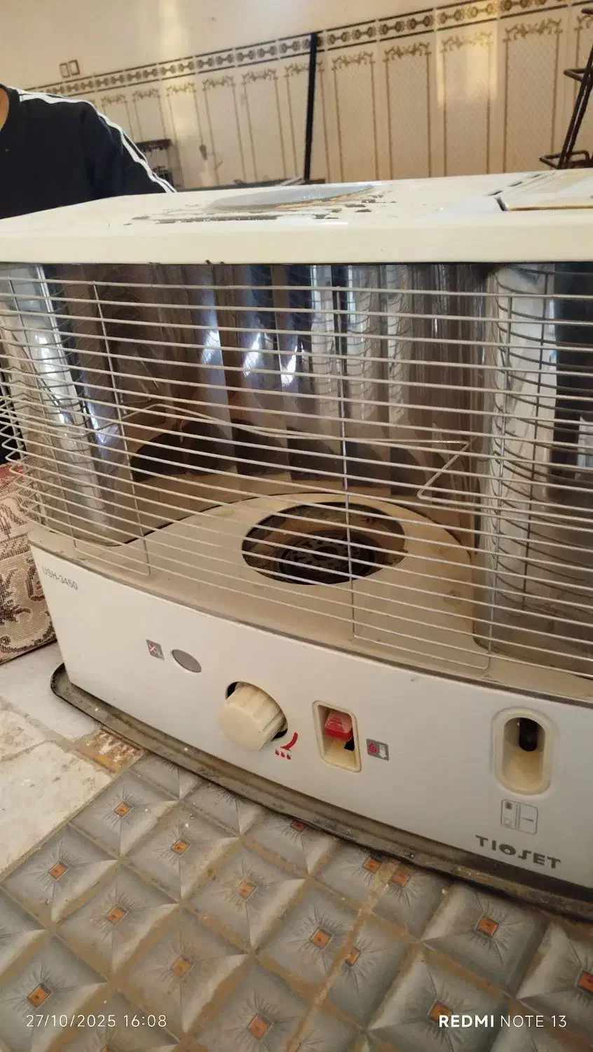 پشتی و چراغ نفتی|پشتی|زهک, |دیوار