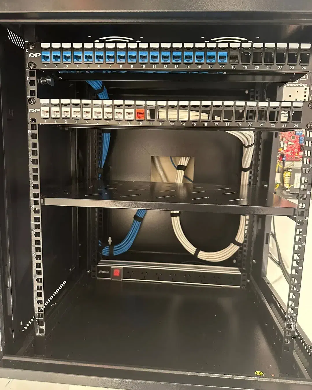 دوربین مداربسته و شبکه و امنیت|دوربین مداربسته|کاشان, سرفره و صدره|دیوار