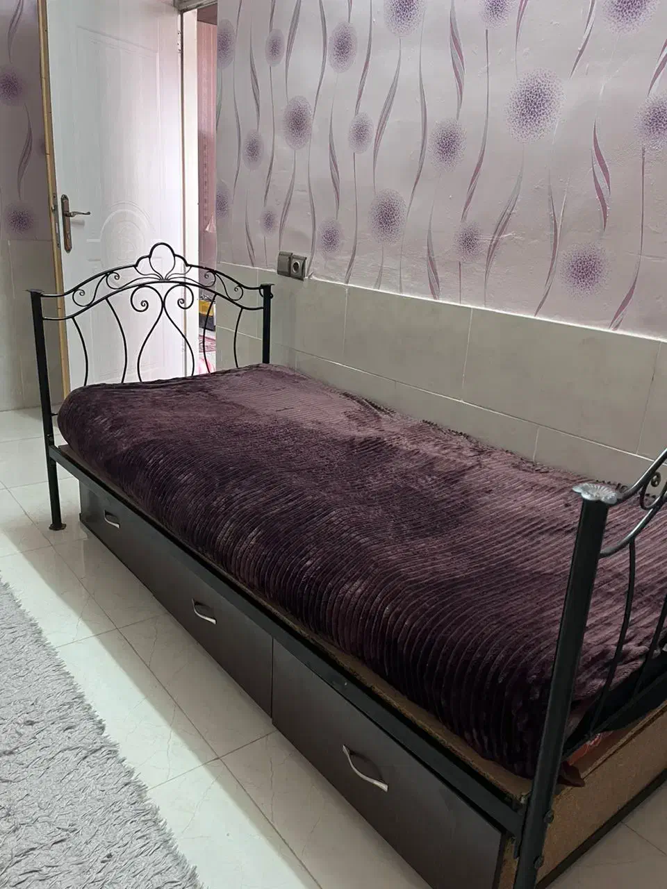 تخت خواب ،ایینه قدی|تخت و سرویس خواب|شیراز, دست خضر|دیوار