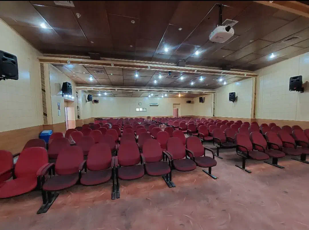 سالن آمفی تئاتر/ استودیو و پلاتو گویندگی و تئاتر|اجارهٔ کوتاه‌مدت دفتر کار و فضای آموزشی|کرج, جهان‌شهر|دیوار