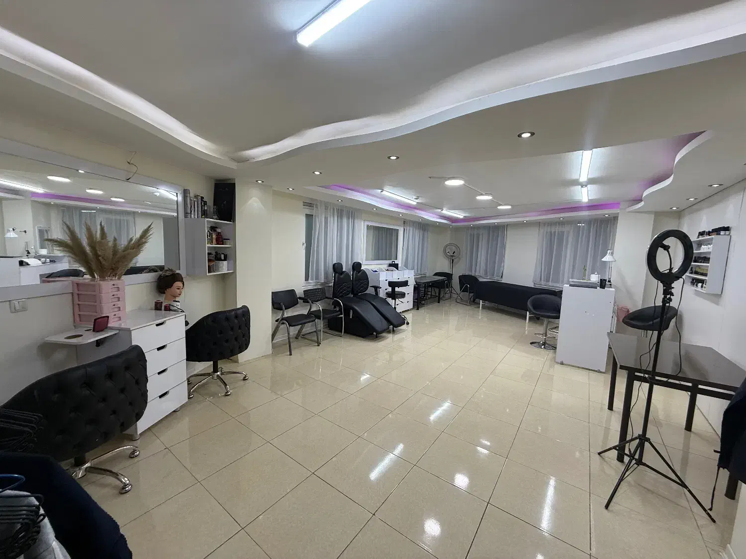 اجاره صندلی سالن زیبایی در رضوان|خدمات آرایشگری و زیبایی|اردبیل, |دیوار