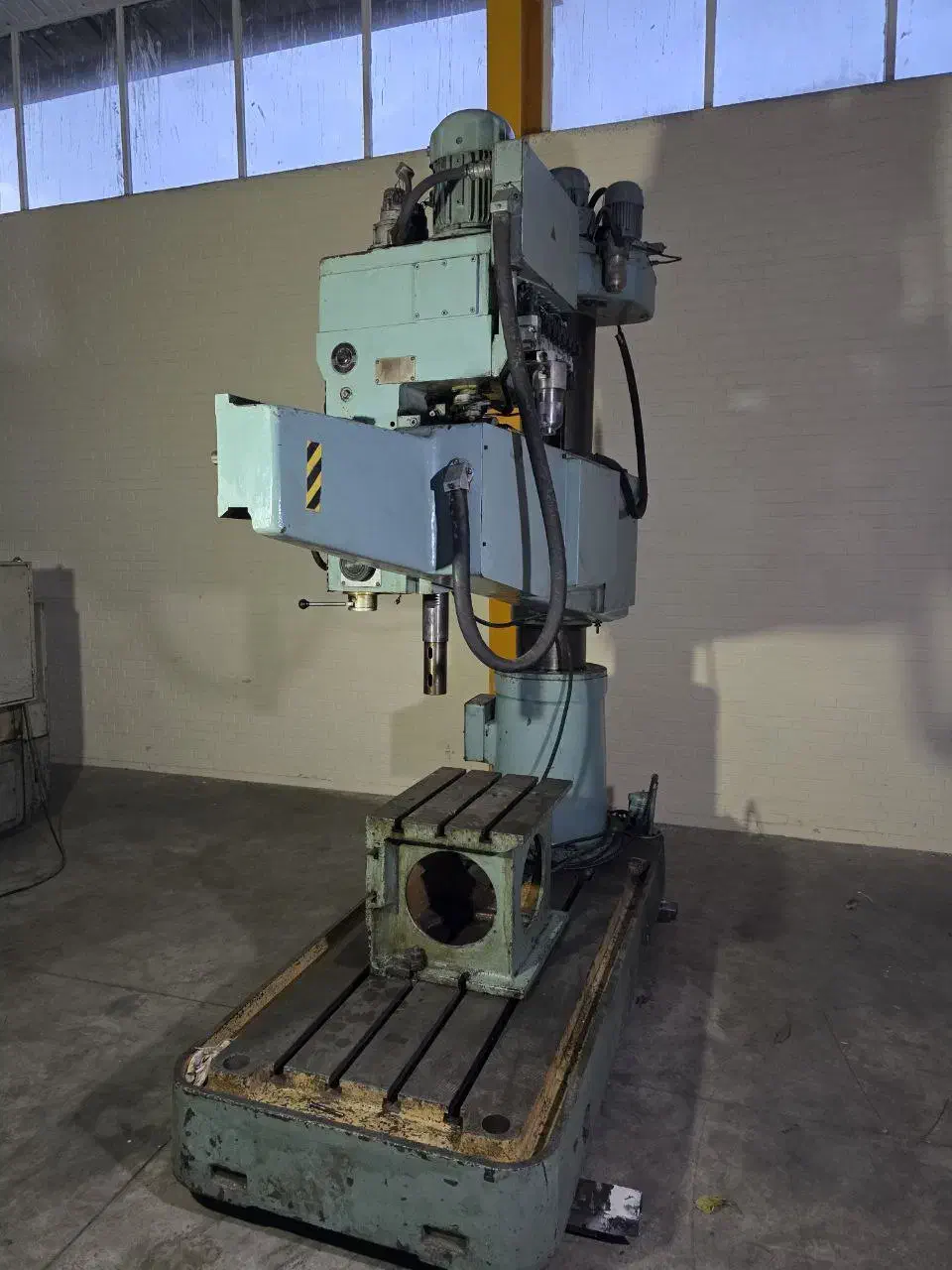 دستگاه تراش دریل رادیال روسی و گیربکسی چینی|ماشینآلات صنعتی|تهران, آذری|دیوار