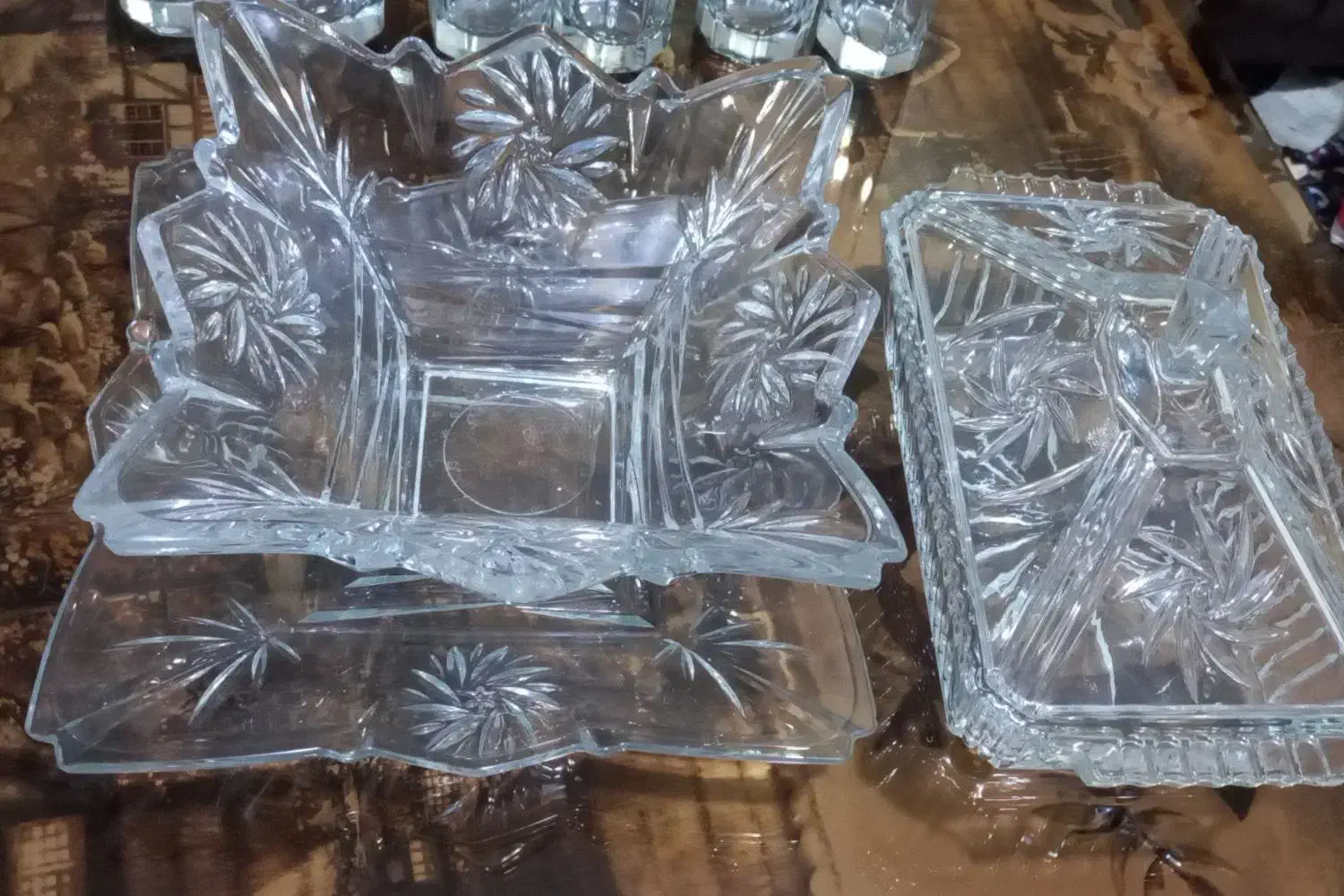 تعدادی بلور مناسب جهیزیه|ظروف سرو و پذیرایی|کرمان, |دیوار