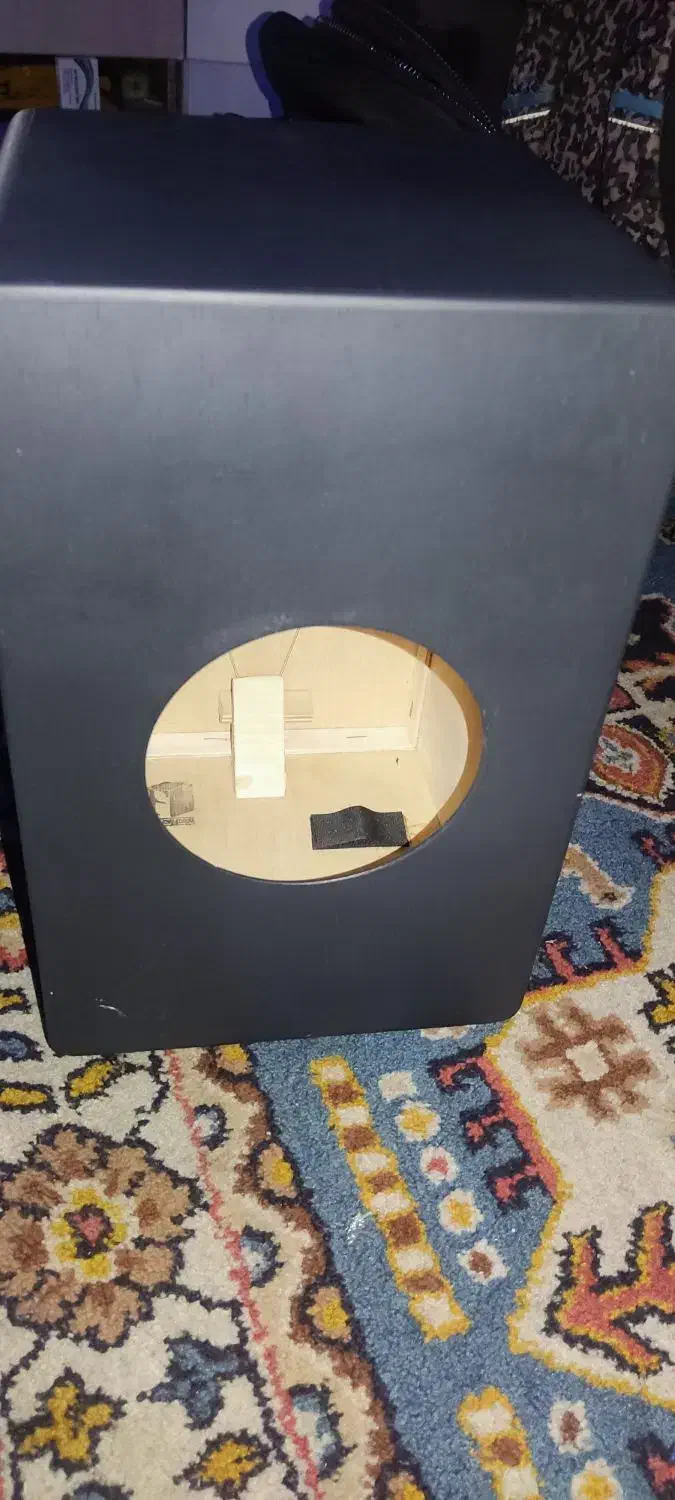 کاخن فیدا|درام و پرکاشن|تهران, تسلیحات|دیوار