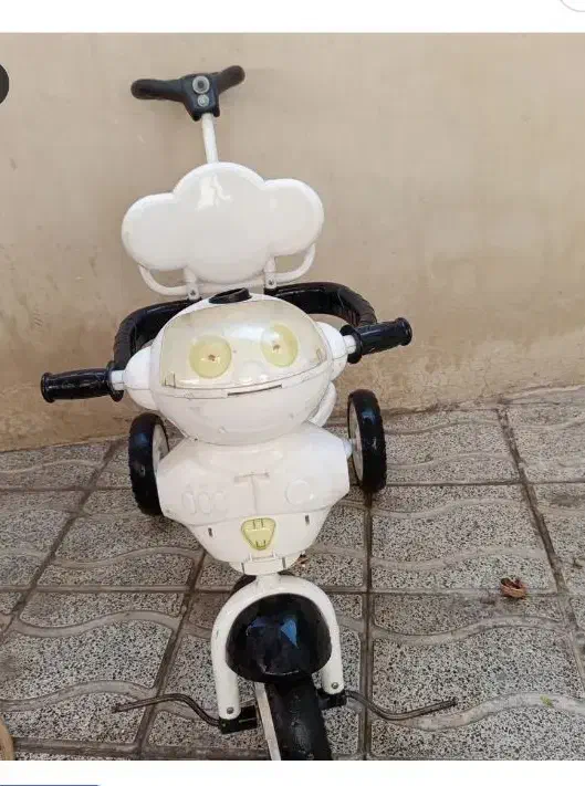 سه چرخه سالم|اسباببازی بچه|میانه, |دیوار