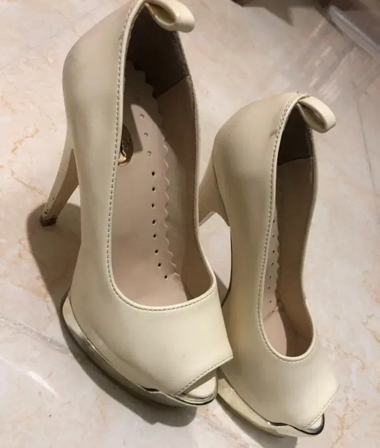 کفش مجلسی|کیف، کفش، کمربند|کاشان, قطب راوندی|دیوار