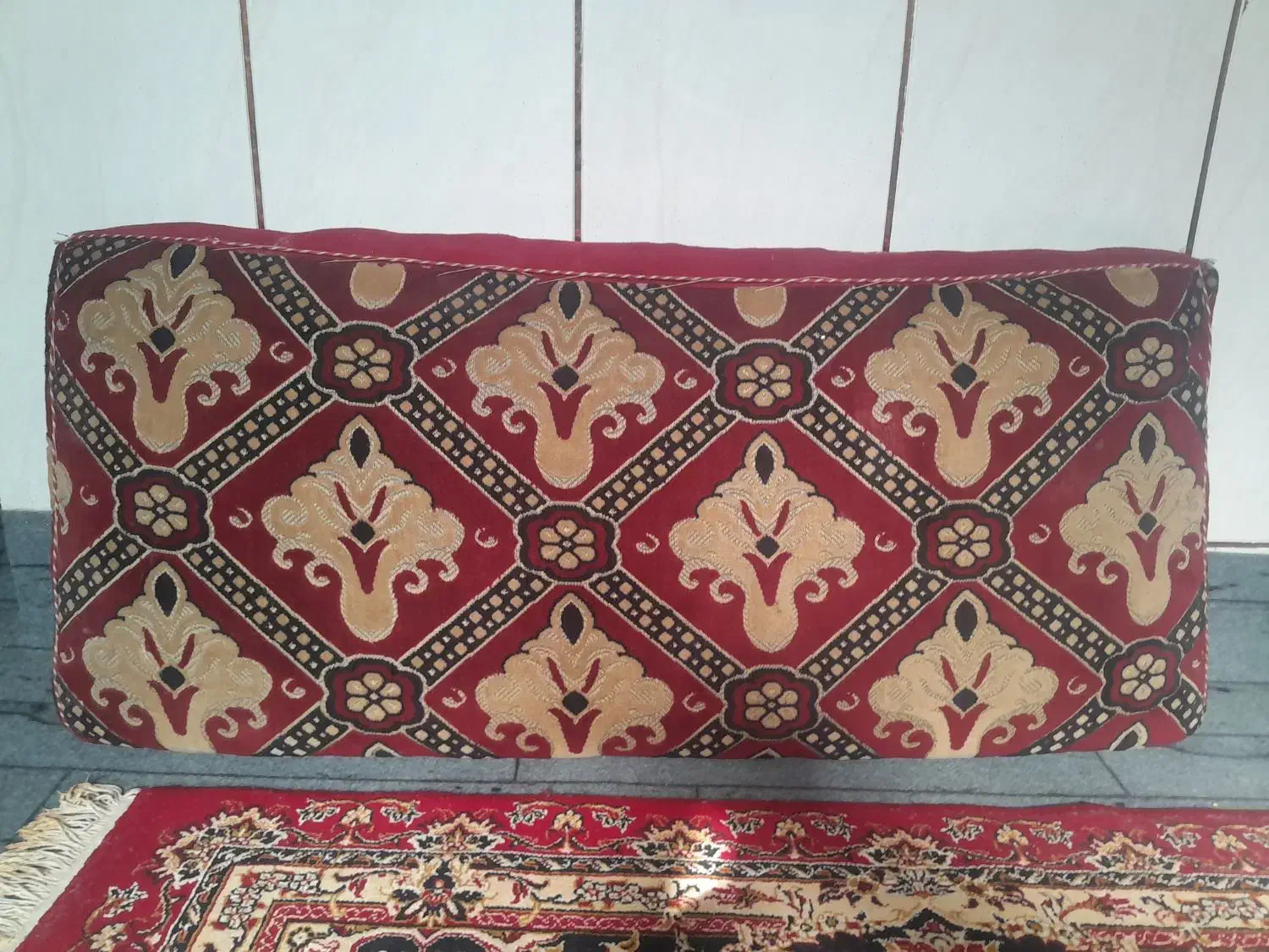 پشتی سفره خانه|پشتی|دورود, |دیوار