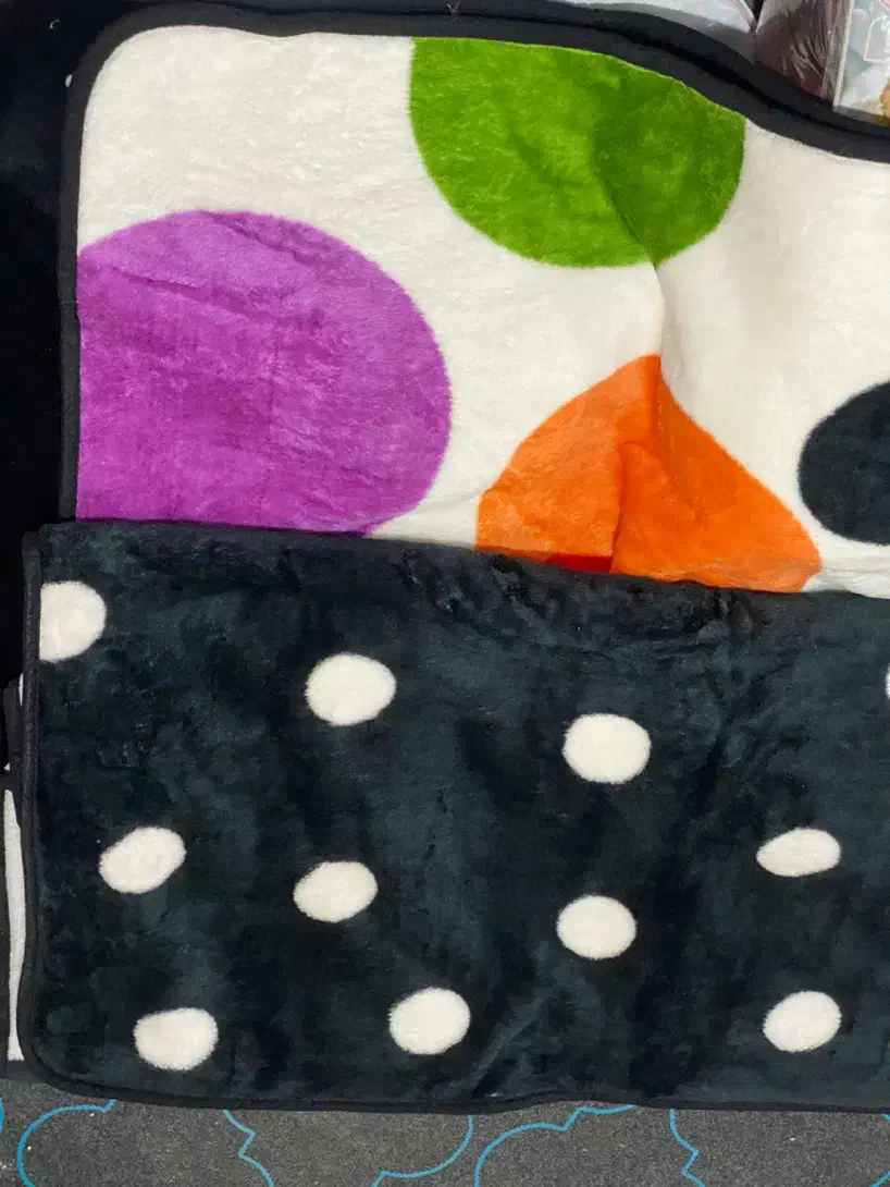 ۲ عدد پتوگلبافت ۲ نفره جنس خوب|رختخواب، بالش، پتو|چاف و چمخاله, |دیوار