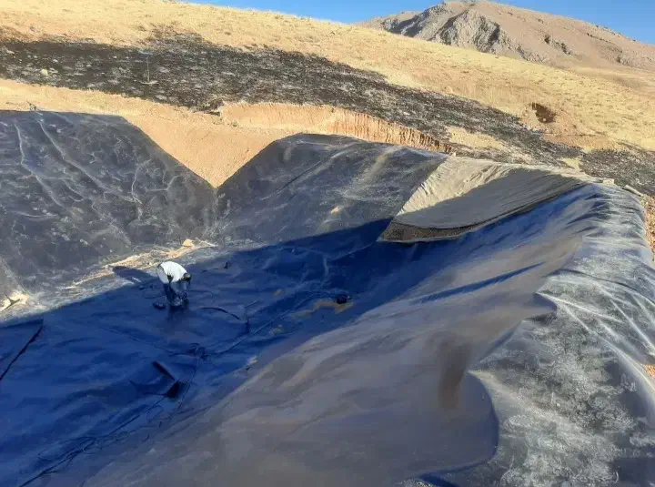 فروش ونصب وتعمیرات ورق های پلیمری(ژئوممبران)|خدمات باغبانی و درختکاری|نجفآباد, حومه نجف آباد|دیوار