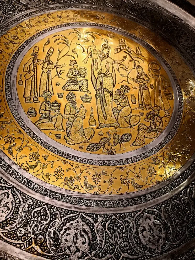 سینی مسی بزرگ قلمزنی قدیمی|کلکسیون اشیاء عتیقه|تهران, میدان ولیعصر|دیوار