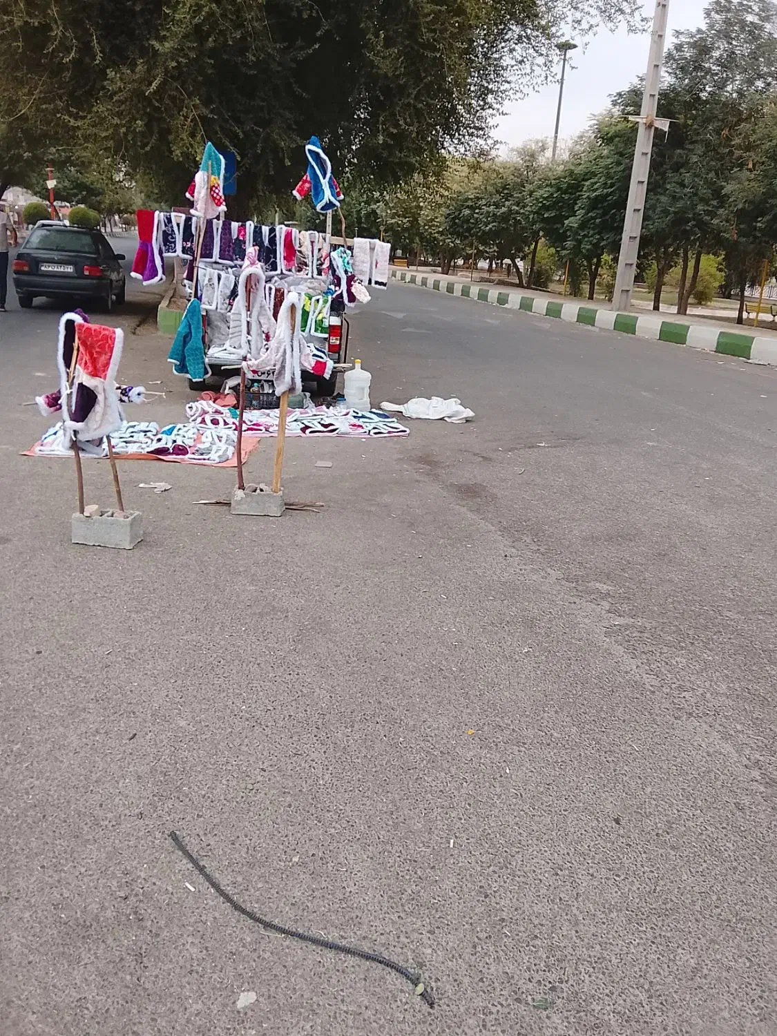 جلیقه گلباف گمشده|اشیا|مسجد سلیمان, |دیوار