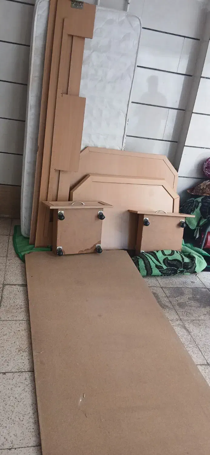 تشک رویال و تخت یک نفره ۳ تومن|تشک تختخواب|الوند, |دیوار