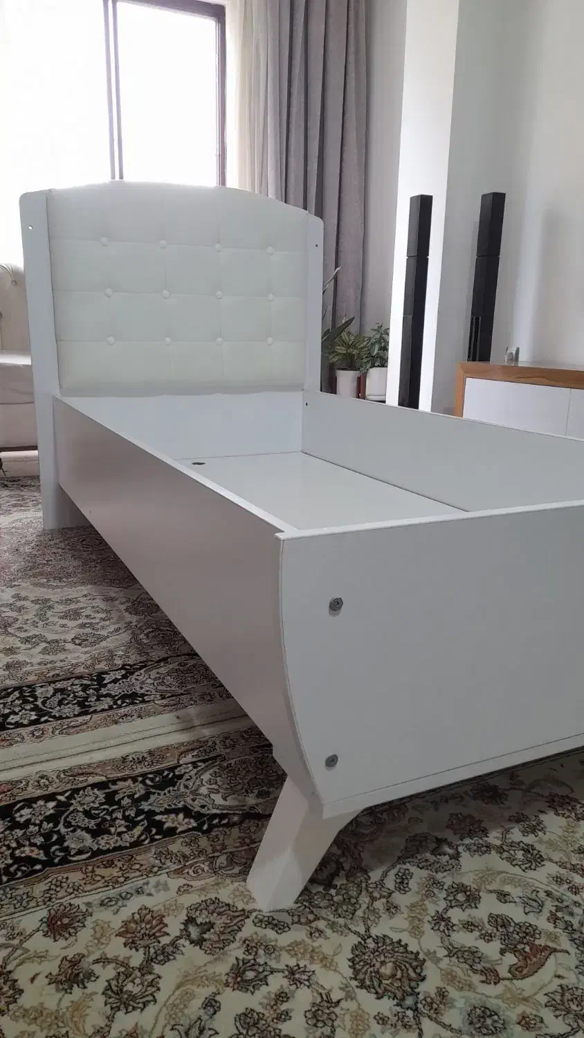 تخت نوجوان در حد نو|تخت و سرویس خواب|تالش, هشتپر|دیوار