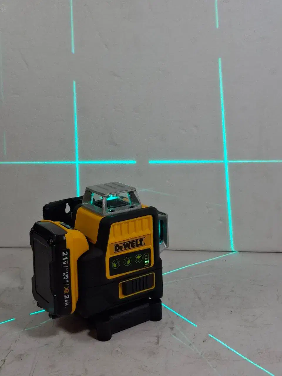 تراز لیزری سه خط 360 درجه طرح دیوالت|ابزارآلات|ارومیه, |دیوار