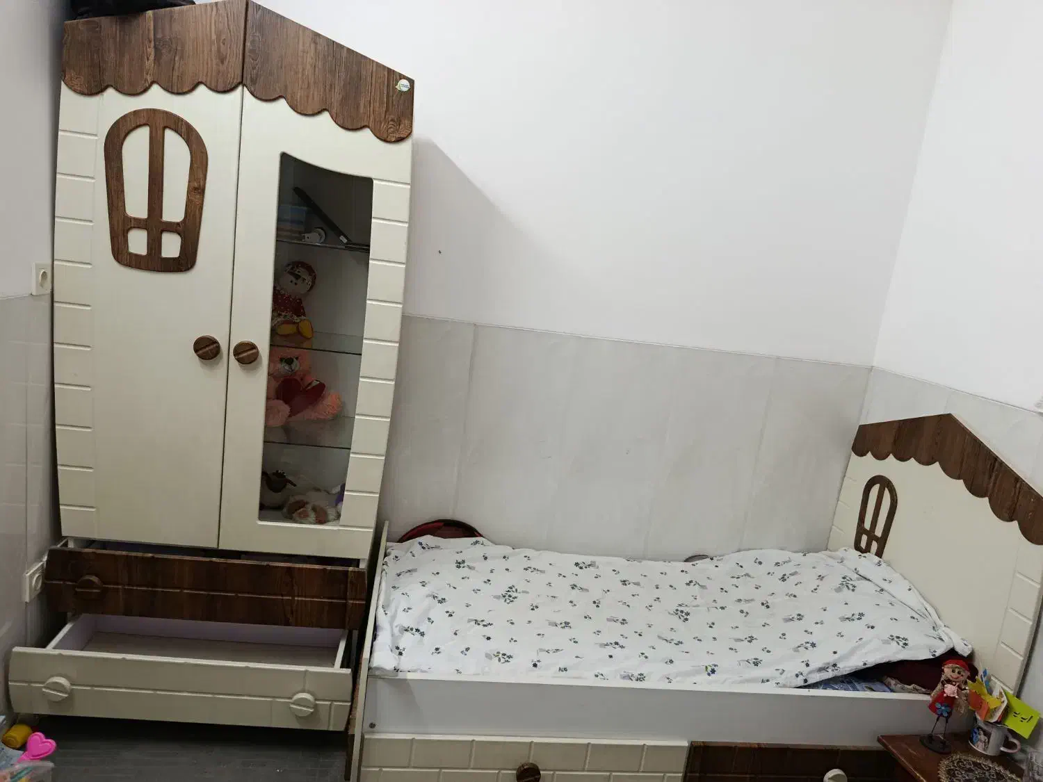 تخت و کمد نوجوان|تخت و سرویس خواب|یزد, |دیوار