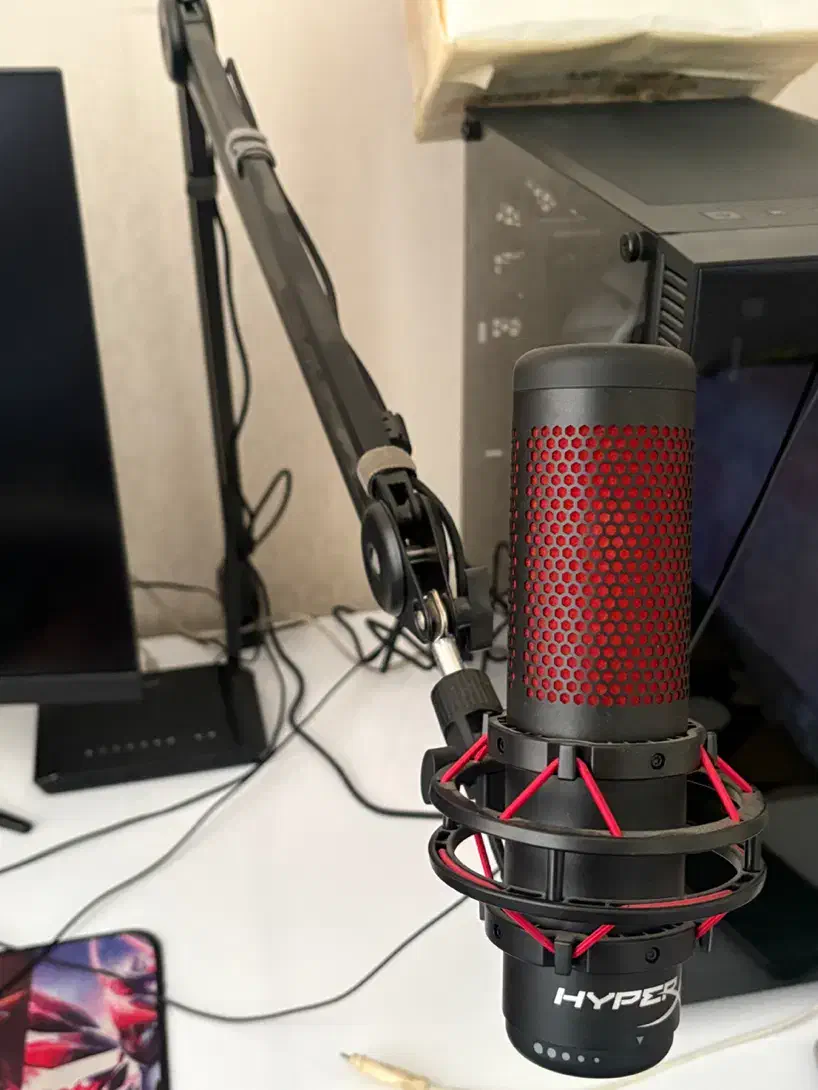 میکروفون hyperx quadcastبه همراه پایه با کیفیت|صوتی و تصویری|اسلام‌شهر, شهرک قائمیه|دیوار