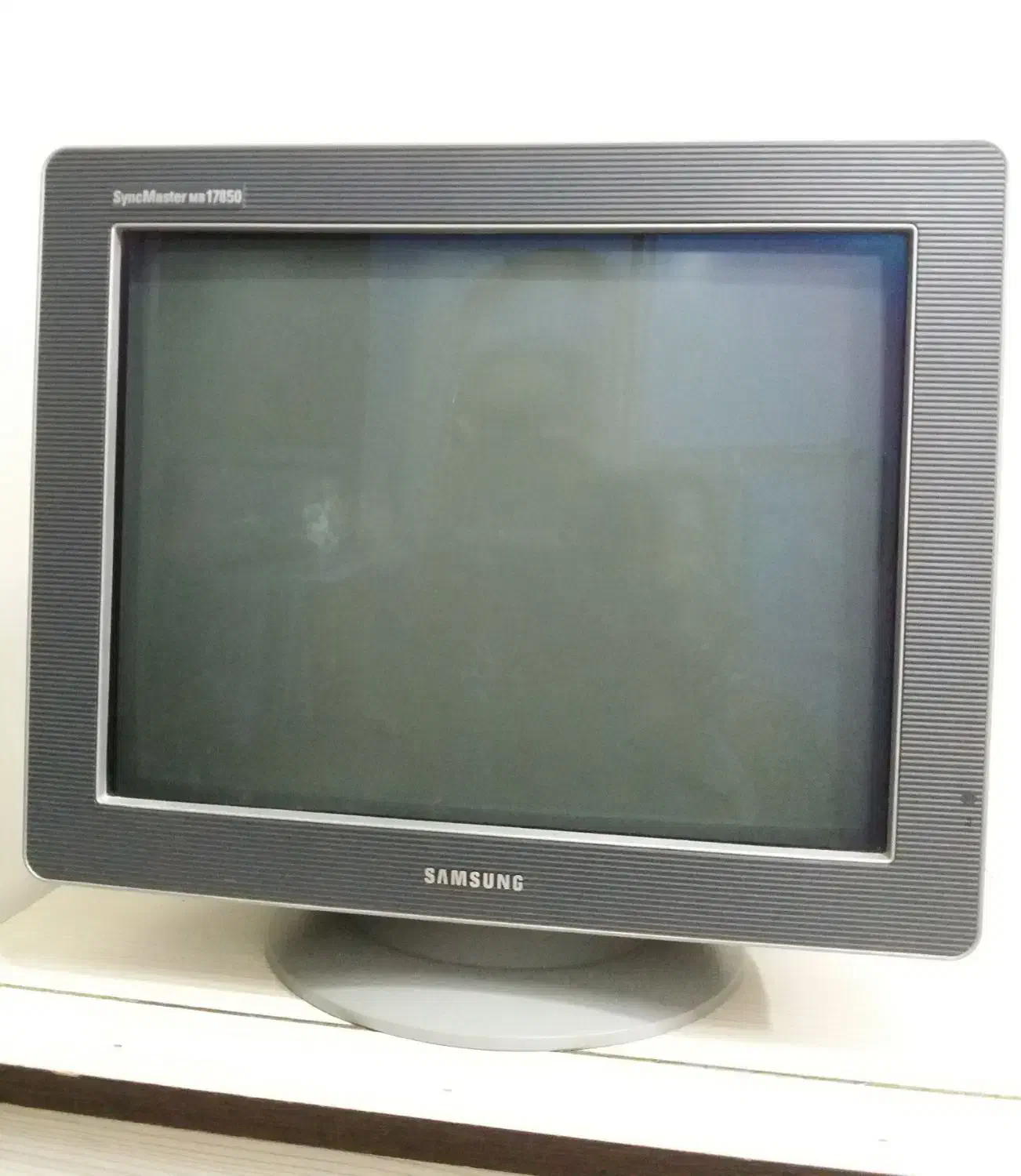 مانیتور ۱۷ اینچ|قطعات و لوازم جانبی رایانه|قم, شهرک امام حسن|دیوار