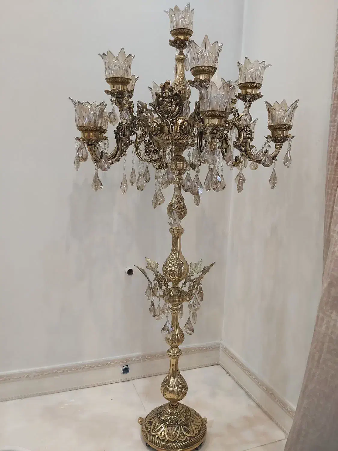 کنارسالنی جفت     ۱۳ شاخه|لوستر و چراغ آویز|کاشان, دشت لتحر|دیوار