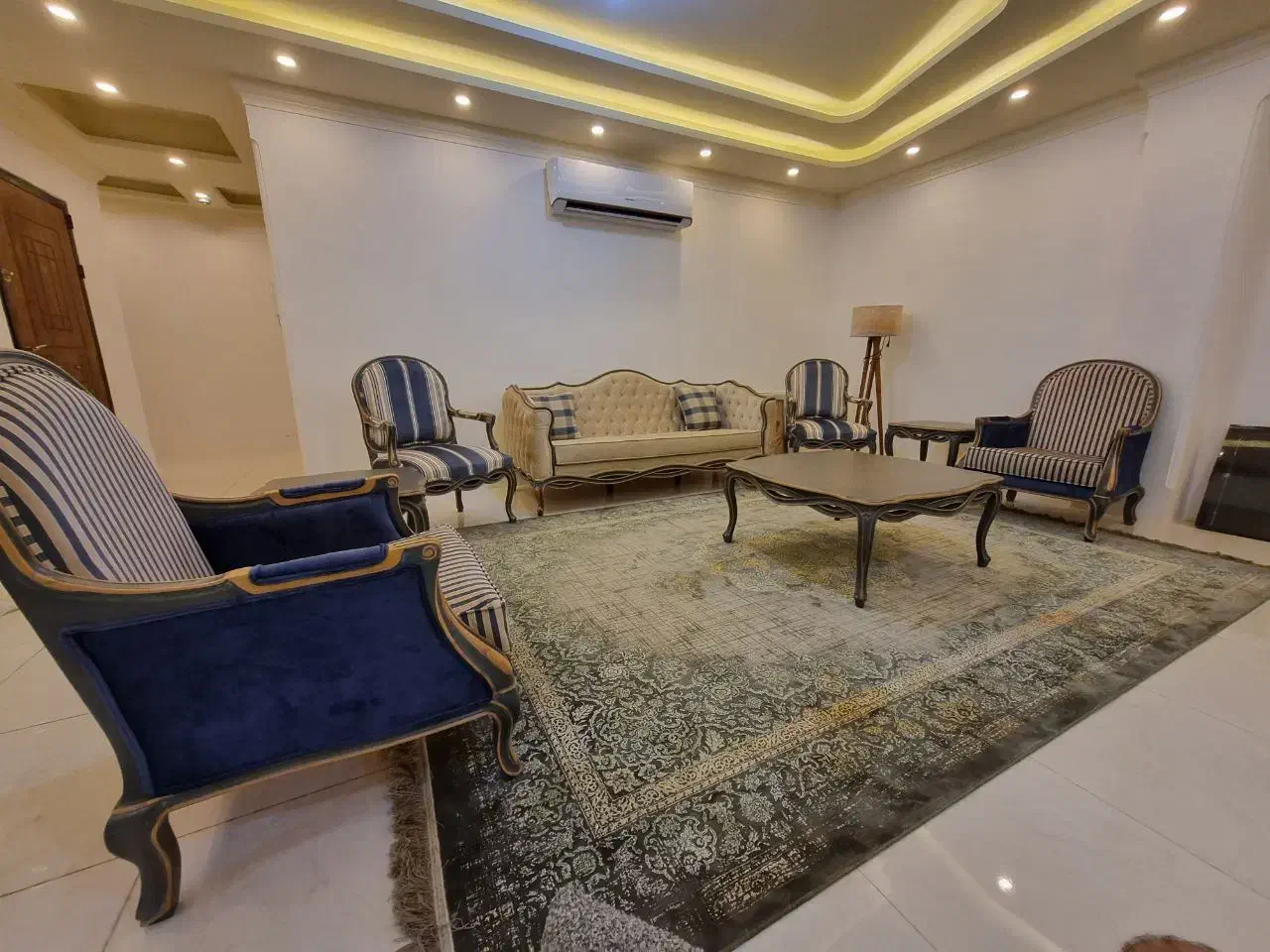 مبل نئوکلاسیک و نهارخوری 8 نفره الیزه|حراج|رشت, دروازه لاکان|دیوار